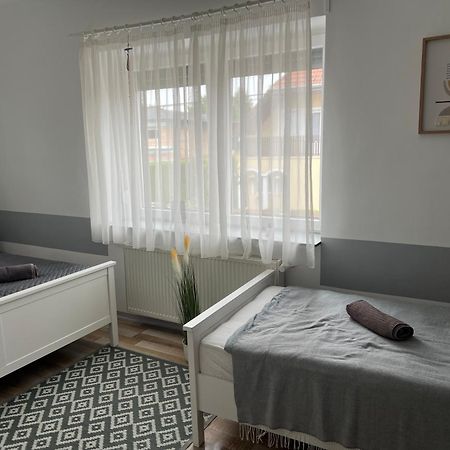 Szarkafeszek Hotel Keszthely Bagian luar foto