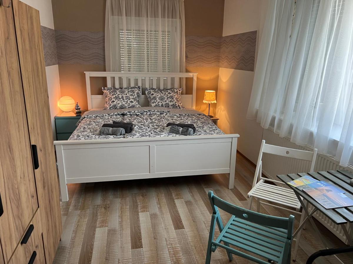 Szarkafeszek Hotel Keszthely Bagian luar foto