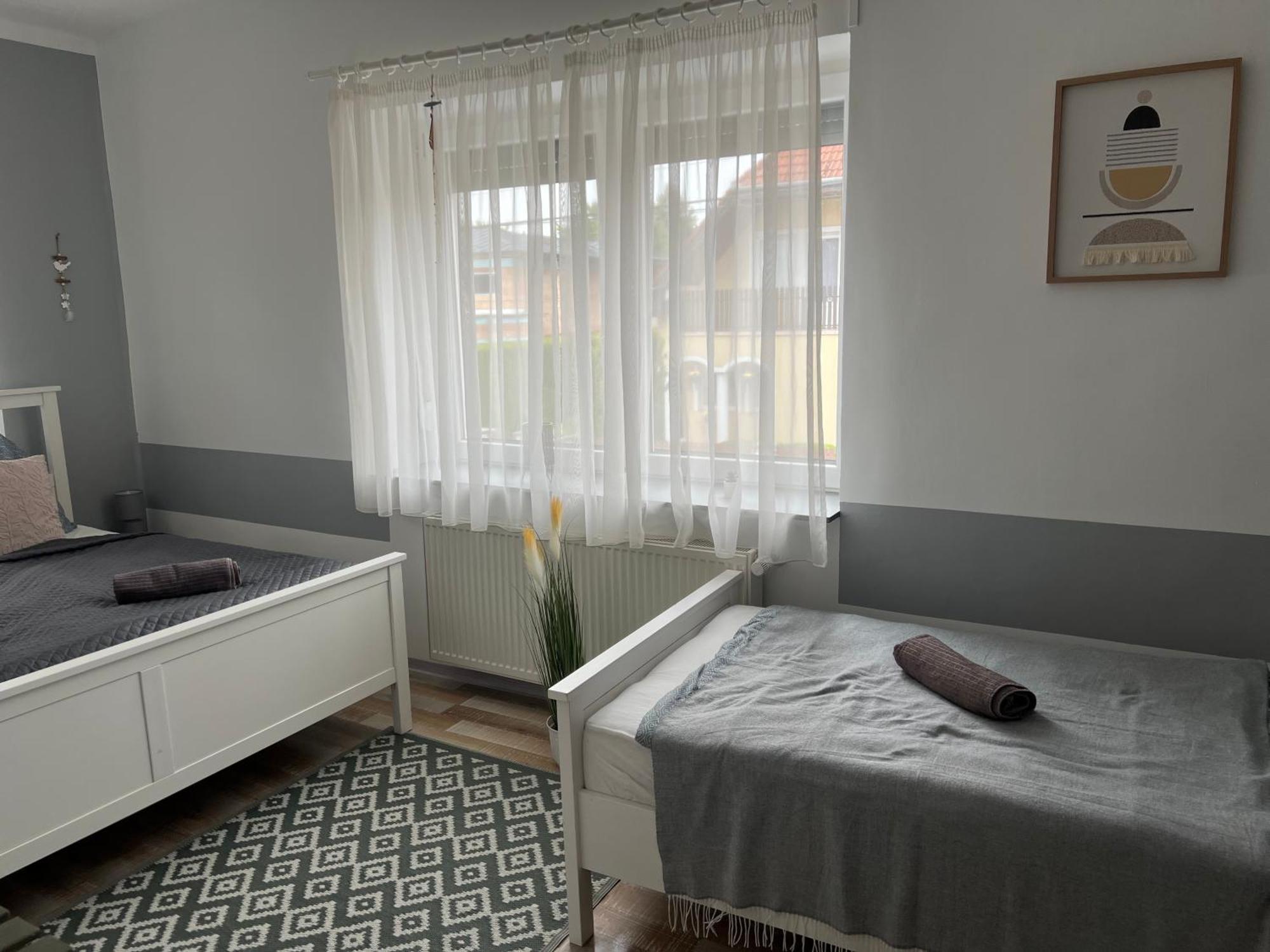 Szarkafeszek Hotel Keszthely Bagian luar foto